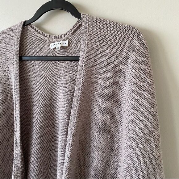 ARITIZA “Community” Icon Cape - Picture 6 of 12